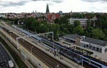 Stacja Olsztyn Zachodni. Trzy perony, pociągi i podróżni_fot. Paweł Mieszkowski