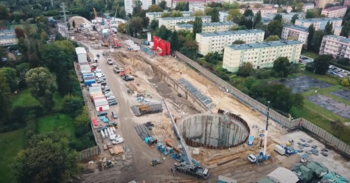 Screen z filmu: Łódź: Tunel pełen innowacji. Postępy prac przy budowie podziemnej kolei