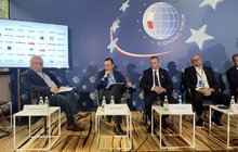 Marcin Mochocki wypowiada się podczas panelu FEK fot. Jakub Majewski