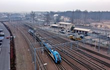 Pociągi regionalne wjeżdżają na stację Kraków Główny, fot. Piotr Hamarnik