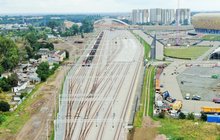 Stacja Gdańsk Zaspa Towarowa, widok z góry na tory i pociągi towarowe. fot. Szymon Danielek, Damian Strzemkowski