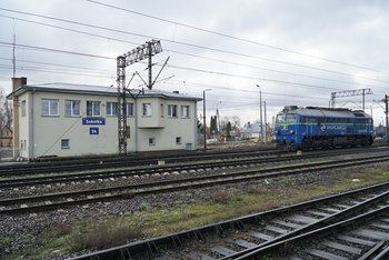 Stacja Sokółka - jedzie pociąg. fot. Tomasz Łotowski PKP Polskie Linie Kolejowe SA