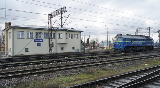 Stacja Sokółka - jedzie pociąg. fot. Tomasz Łotowski PKP Polskie Linie Kolejowe SA