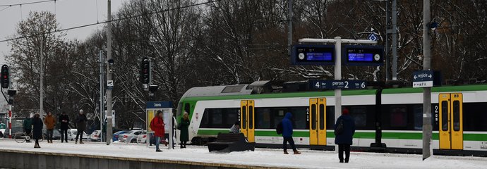 Pasażerowie na stacji Zielonka fot. Natalia Brzostek-Pacan