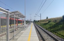 Przystanek Wolbórka po modernizacji, peron, tory, pociąg ŁKA fot. Damian Pawlak PLK