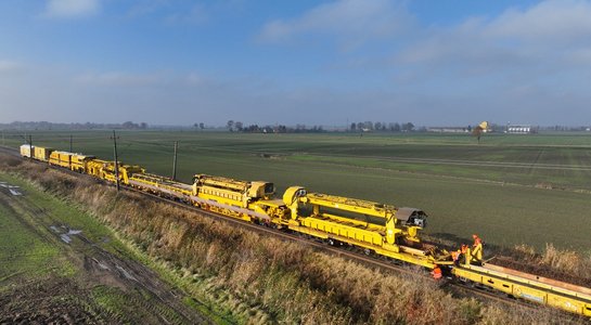 Linia nr 204, prace maszyny PUN, na odcinku Stare Pole – Gronowo Elbląskie_1 fot D.Strzemkowski (1)