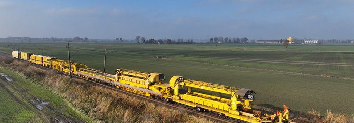 Linia nr 204, prace maszyny PUN, na odcinku Stare Pole – Gronowo Elbląskie_1 fot D.Strzemkowski (1)