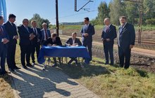 Podpisanie umowy na zaprojektowanie nowej łącznicy, która ułatwi przejazd pociągiem z Olkusza do Krakowa fot. Piotr Hamarnik