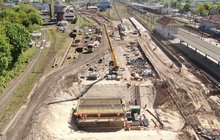 Widok z góry na prace konstrukcyjne nowego tunelu na stacji_fot. Damian Strzemkowski