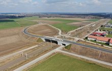 Szepietowo-Janówka - wiadukt nad torami widok z drona fot Artur Lewandowski PKP Polskie Linie Kolejowe SA