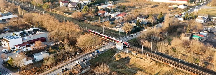 Przejazd kolejowo-drogowy na ul. Warszawskiej w Tomaszowie Maz., widok z góry fot. Radosław Radziszewski PLK