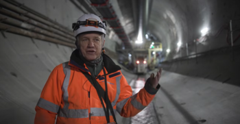 Kadr z filmu: Podłęże-Piekiełko: budowa tunelu kolejowego w Pisarzowej