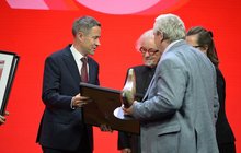 Wręczanie nagrody prezesowi PLK