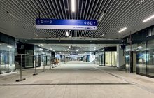 Przejście podziemne na stacji Warszawa Zachodnia, widać wejścia na perony i tablice informacyjne, fot. Anna Znajewska-Pawluk