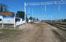 Stacja Stary Sącz - w toku jest przebudowa peronu, widać fragment nowej konstrukcji, fot. Magdalena Jagła