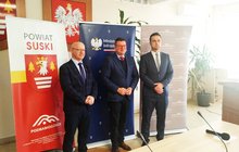 Briefing w Suchej Beskidzkiej po podpisaniu umowy na budowę wiaduktu w Lachowicach, fot Dorota Szalacha