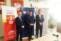 Briefing w Suchej Beskidzkiej po podpisaniu umowy na budowę wiaduktu w Lachowicach, fot Dorota Szalacha