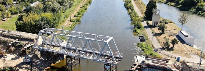 Widok z lotu ptaka na nasuwany most nad Kanałem Żerańskim fot. A.Lewandowski, P. Mieszkowski