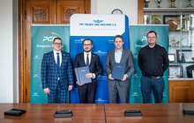 Przedstawiciele PLK SA i PGE EK podpisują porozumienia, fot. PGE EK (4)