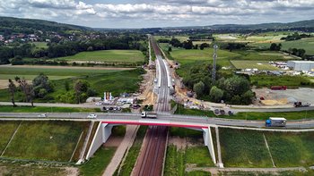 Estakada drogowa obok przystanku Pisary, widok z lotu ptaka, fot. Piotr Hamarnik