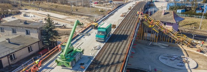 Wiadukt Skierniewice budowa konstrukcji nad torami betonowanie i zbrojenie pracownicy maszyny, Fot. Łukasz Bryłowski