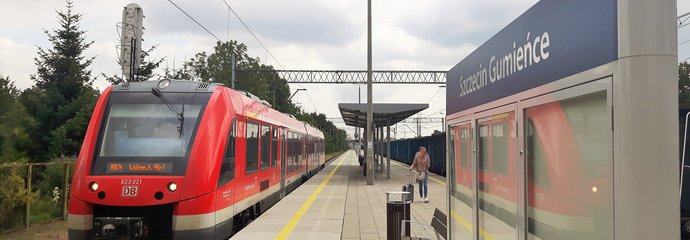 Pociąg i podózni na stacji Szczecin Gumieńce. Autor Bartosz Pietrzykowski