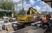 Wykonawcy i maszyny budowalne na przebudowywanym peronie nr 3 na stacji Warszawa Gdańska, fot. Anna Znajewska-Pawluk (2)