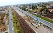 Maszyny przygotowują teren pod budowę torów na odcinku Warszawa-Otwock, fot. P. Mieszkowski (1)