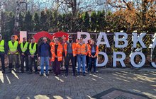 Pamiątkowe zdjęcia po akcji sadzenia drzew w Rabce-Zdroju, fot. Piotr Hamarnik