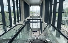 Szklana galeria nad schodami ruchomymi na peronie Radom Wschodni, fot. Anna Znajewska-Pawluk