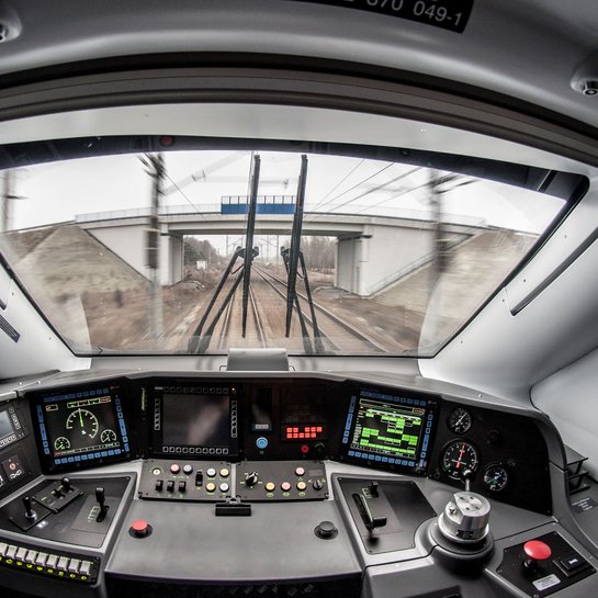 Kabina maszynisty pociągu Pendolino