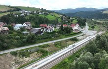 Przystanek Andrzejówka - nowy peron, widać nowe wiaty, ławki, tablice informacyjne, oznakowanie, fot. Krzysztof Dzidek 