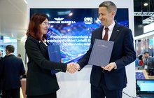 Uroczystość podpisania umowy z Politechniką Gdańską - Od lewej: prof. dr hab. inż. Ewa Wojciechowska, Piotr Wyborski - prezes zarządu PKP Polskich Linii Kolejowych S.A. (3)