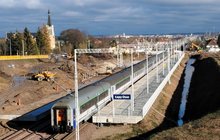Łapy Osse - pociąg przy peronie. fot. Tomasz Łotowski PKP Polskie Linie Kolejowe SA