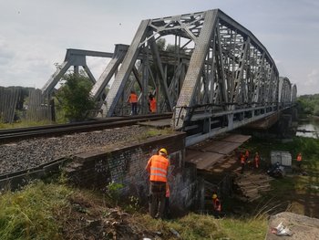 Prace ziemne przy moście na Warcie w Kostrzynie nad Odrą, fot. Radek Śledziński