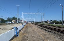 Stacja Stary Sącz - w toku jest przebudowa peronu, widać fragment nowej konstrukcji, fot. Magdalena Jagła