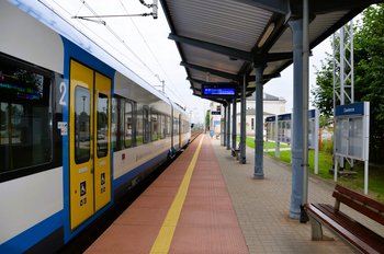 Stacja Zawiercie, pociąg przy peronie, fot. Katarzyna Głowacka