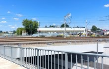Wiadukt w Łańcucie - górą prowadzą tory, pod obiektem są jezdnie, chodniki dojścia, fot. Justyna Moszyńska (2)