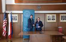 Podpisanie porozumienia o współpracy z Wydziałem Inżynierii Lądowej Politechniki Warszawskiej na zdjęciu Marcin Mochocki czlonek zarządu PLK SA fot. PLK SA