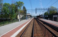 Przystanek Oława Zachodnia będzie oddalony od najbliższej stacji Oława o około 2,5 km. Na zdjęciu perony i linia kolejowa w Oławie. Fot. Bogdan Ząbek