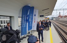 Andrzej Adamczyk, minister infrastruktury, przemawia podczas uroczystości otwarcia przystanku Kraków Grzegórzki.