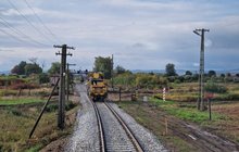 Linia nr 102 Przemyśl - Malhowice, przejeżdża pojazd techniczny po nowym torze, fot. Mieczysław Borowiec