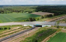 Wiadukt drogowy nad linią kolejową w miejscowości Uhowo - fot. Paweł Mieszkowski