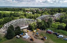Remontowany most kolejowy nad Skawą, widok z lotu ptaka, fot. Piotr Hamarnik (2)
