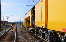 Podbijarka pracuje na posterunku odgałęźnym w Kłodzku Nowym. LK 276 Fot. M. Pabiańska (1)