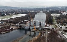 Prace przy budowie nowego mostu kolejowego nad Dunajcem w Nowym Sączu fot. Piotr Hamarnik
