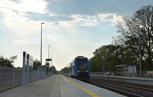 Pociąg przy nowym peronie w Żalisławiu Pomorskim, fot. Zbigniew Todorowski