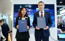 Uroczystość podpisania umowy z Politechniką Gdańską - Od lewej: prof. dr hab. inż. Ewa Wojciechowska, Piotr Wyborski - prezes zarządu PKP Polskich Linii Kolejowych S.A. (2)