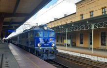 Pociąg przy peronie stacji Toruń Główny. fot. Przemysław Zieliński PLK
