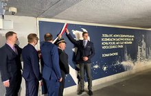 Przedstawiciele PLK SA i władz RP odsłaniają mural z wizerunkiem Romana Dmowskiego na stacji Warszawa Wschodnia, fot. Anna Znajewska-Pawluk